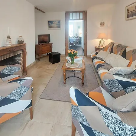 Сasa de vacaciones 2 Bedroom Lovely In