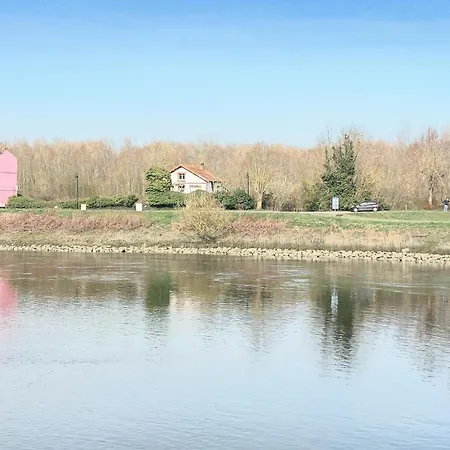 2 Bedroom In Ponthoile